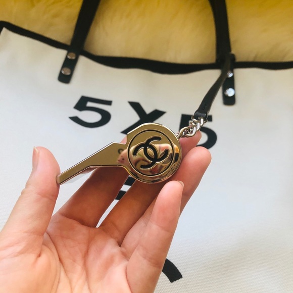 Pre loved authentic Chanel tote - Picture 7 of 16